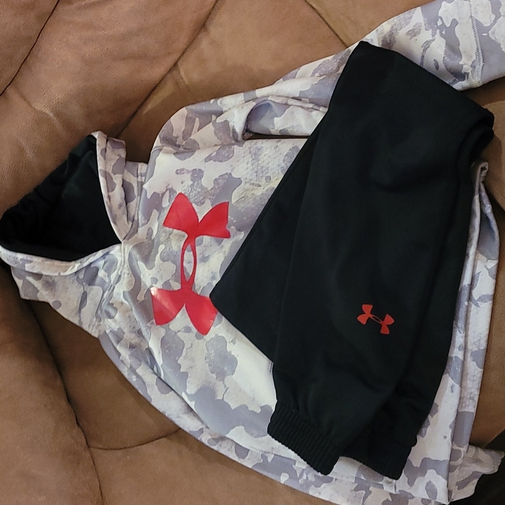 Under Armor hoodie pants set